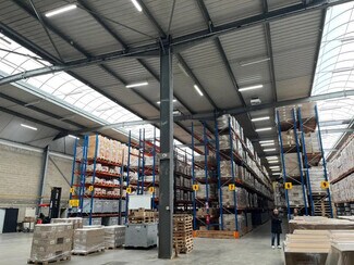 Plus de détails pour Bureau, Local d'activités à louer