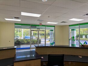 4970-4998 W Atlantic, Margate, FL à louer Photo intérieure– Image 2 sur 7