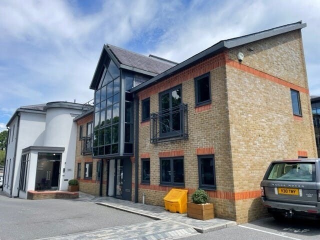 Kingsbury Crescent, Staines-Upon-Thames à louer - Photo de l’immeuble – Image 3 sur 14