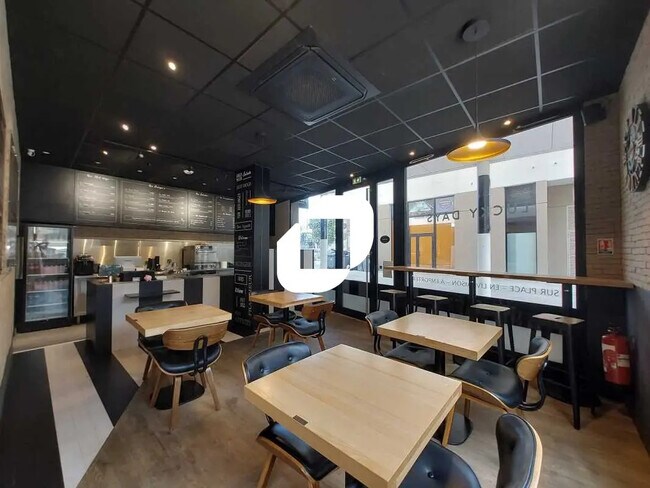 Plus de détails pour Local commercial à vendre