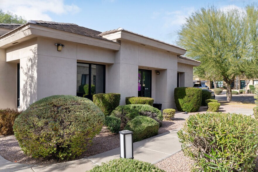 7165 E University Dr, Mesa, AZ à louer - Photo de l’immeuble – Image 2 sur 22