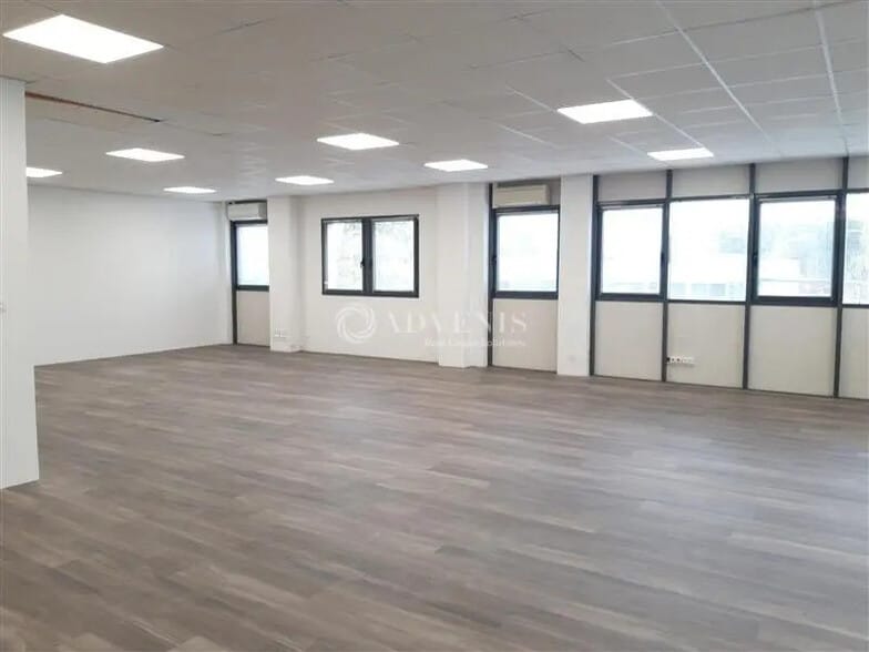 Bureau dans La Chapelle-sur-Erdre à louer - Photo intérieure – Image 2 sur 3