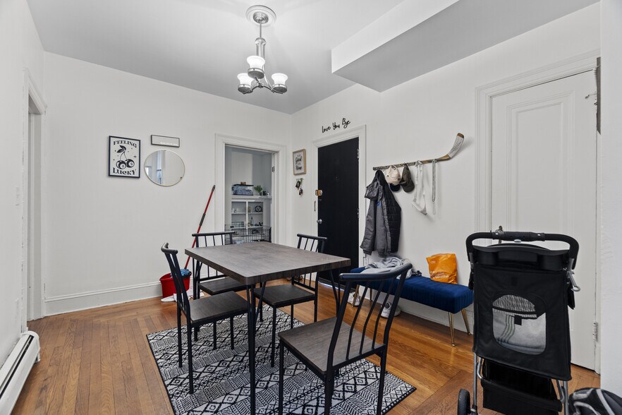 East Rock Portfolio portefeuille de 2 biens à vendre sur LoopNet.fr - Photo de l’immeuble – Image 3 sur 10