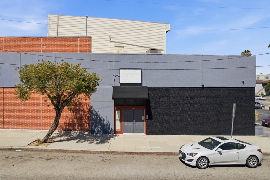 5401 W Alvern Cir, Los Angeles, CA à louer - Photo de l’immeuble – Image 2 sur 7