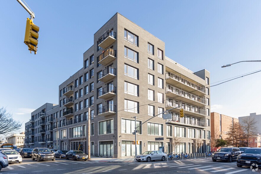 885 Rogers Ave, Brooklyn, NY à louer - Photo de l’immeuble – Image 2 sur 4