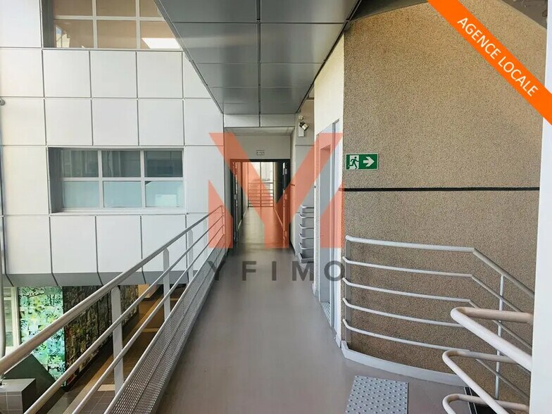 Bureau dans Poissy à louer - Photo de l’immeuble – Image 1 sur 5