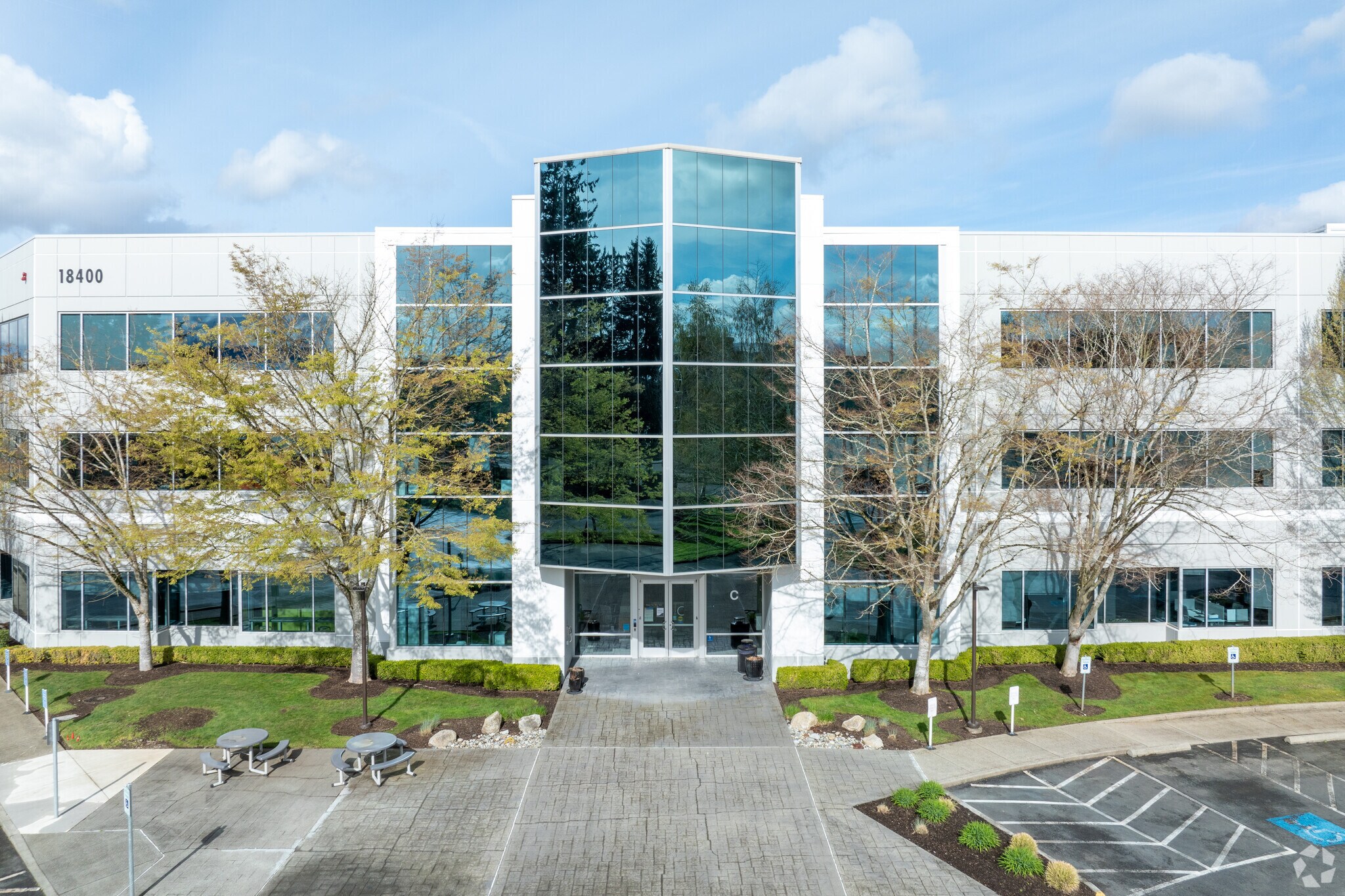 18400 NE Union Hill Rd, Redmond, WA à louer Photo principale– Image 1 sur 12