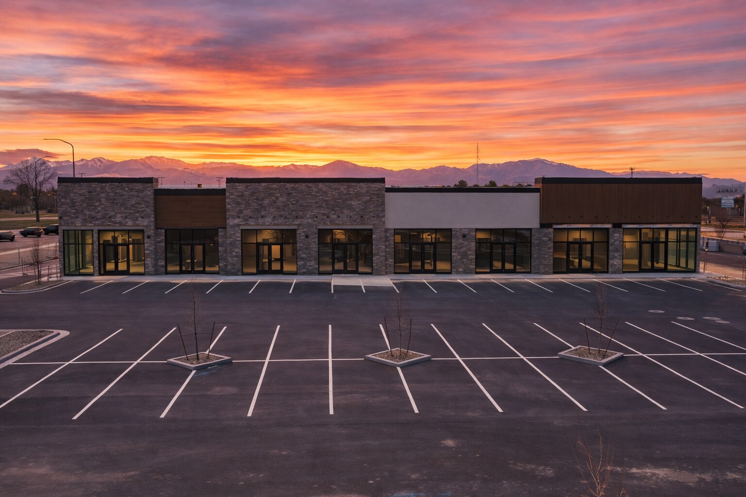 10983 S Redwood Rd, South Jordan, UT à louer Photo principale– Image 1 sur 9