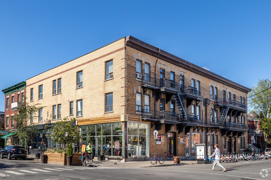 251-257A Rue Saint-Viateur O, Montréal, QC à louer - Photo principale – Image 1 sur 4