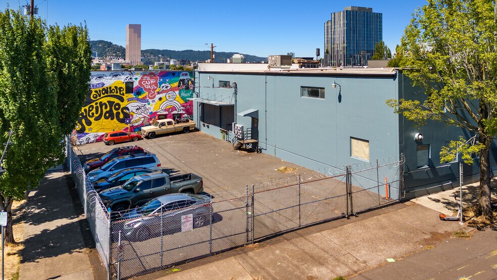 323 SE 7th Ave, Portland, OR à vendre - Photo de l’immeuble – Image 1 sur 6