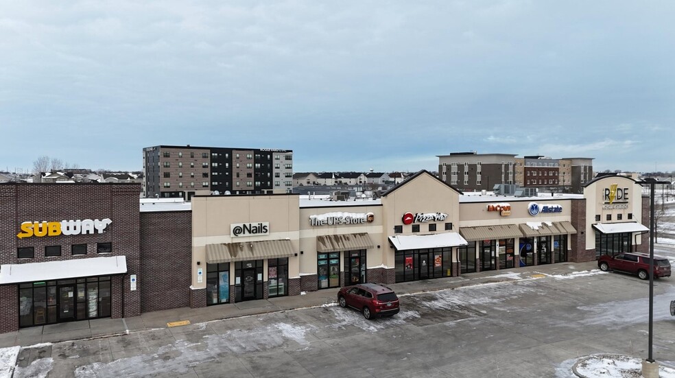 3155 Bluestem Dr, West Fargo, ND à vendre - Photo de l’immeuble – Image 2 sur 9
