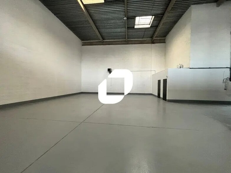 Local d’activités dans Lisses à louer - Photo intérieure – Image 3 sur 7