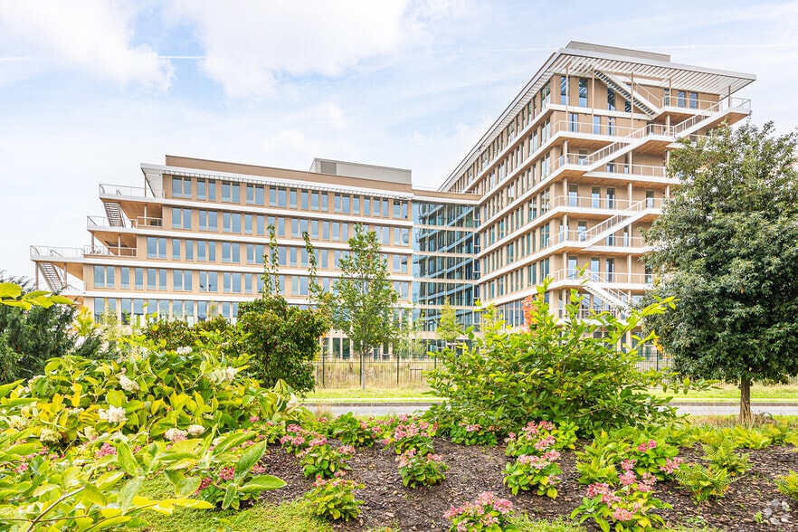 1 Place Des Papeteries, Nanterre à louer - Photo principale – Image 1 sur 3
