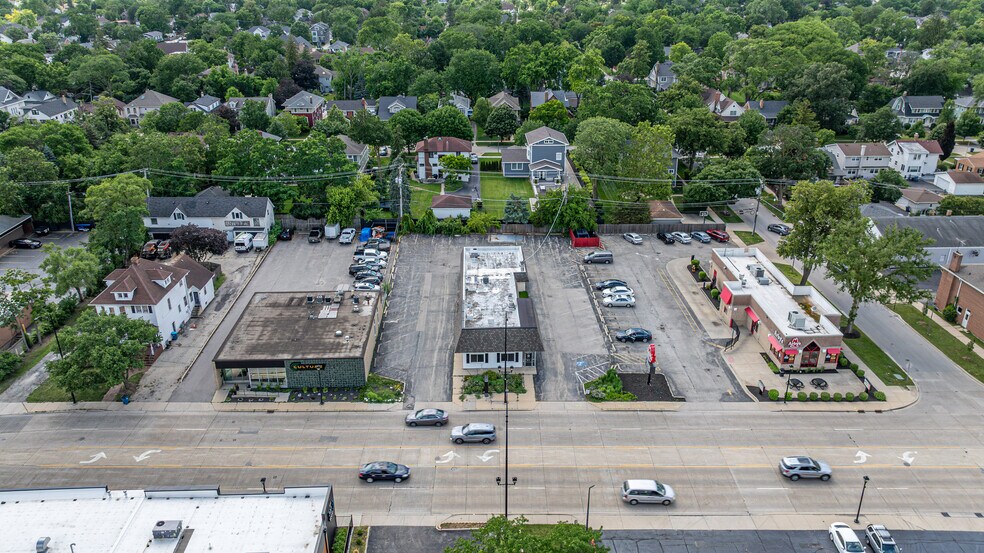 332 N York St, Elmhurst, IL à vendre - Photo de l’immeuble – Image 3 sur 11