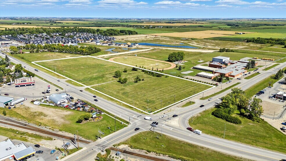 Intersection of Highway 581 and Highway 2A, Carstairs, AB à vendre - Aérien – Image 1 sur 11