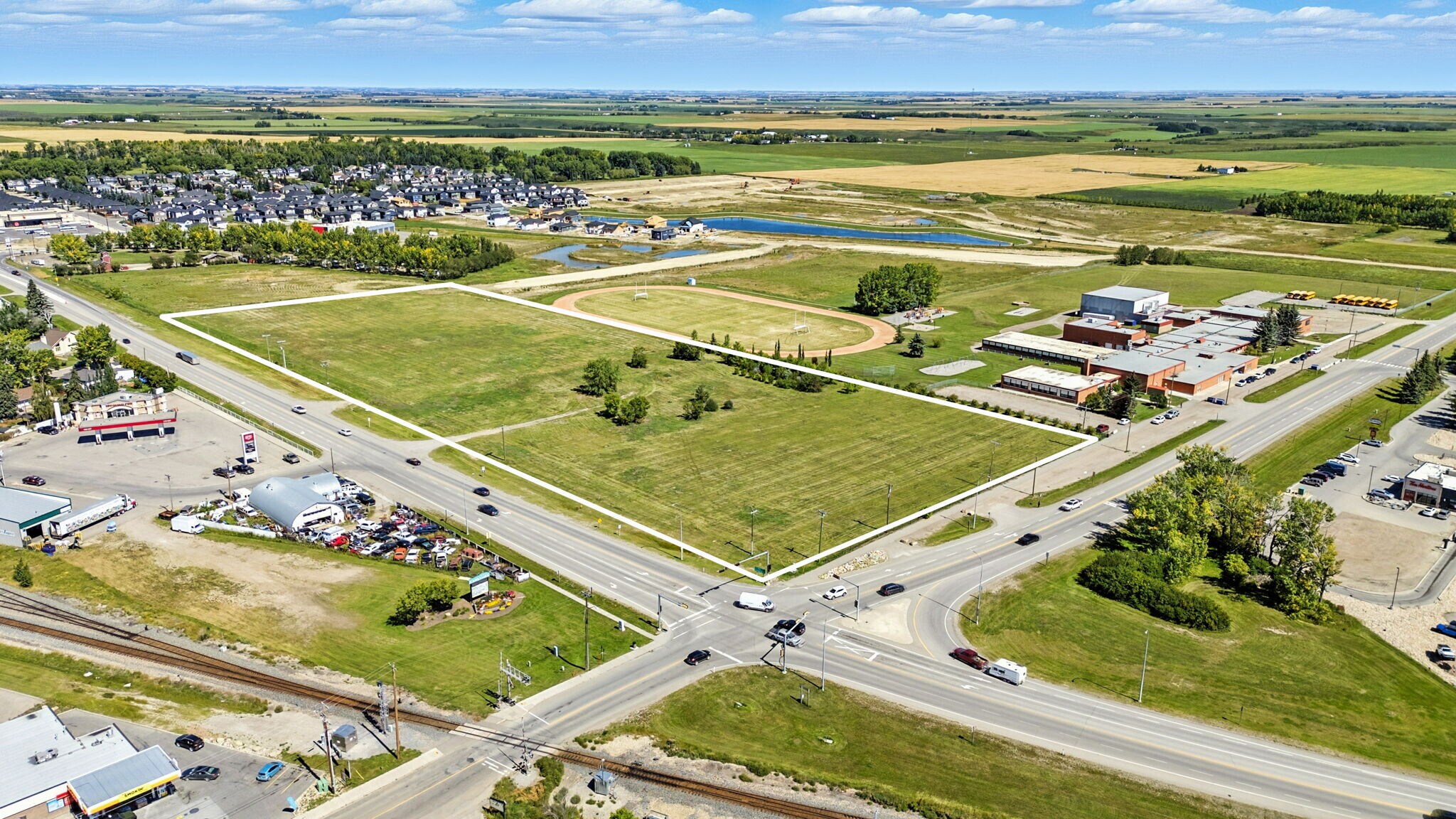 Intersection of Highway 581 and Highway 2A, Carstairs, AB à vendre Aérien– Image 1 sur 12