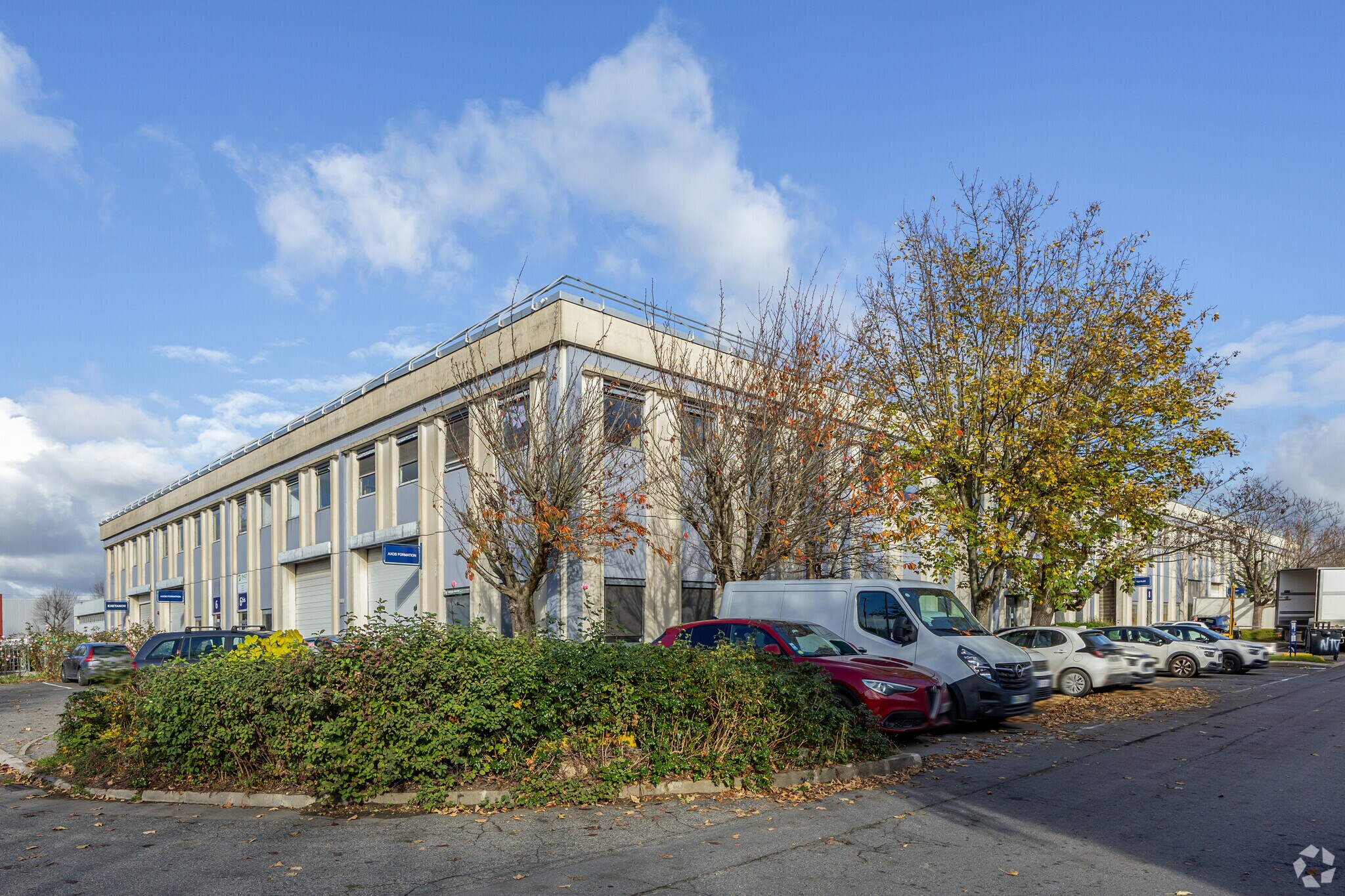 Local d’activités dans Aulnay-sous-Bois à louer Photo de l’immeuble– Image 1 sur 5