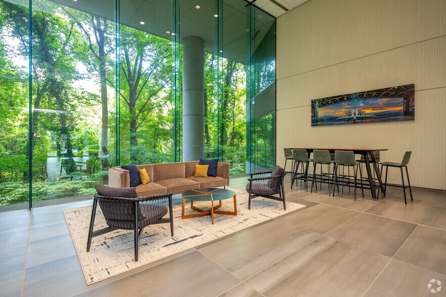 555-565 Marriott Dr, Nashville, TN à louer - Photo principale – Image 1 sur 12