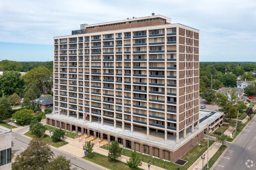 610 W Ottawa St, Lansing, MI à louer - Photo de l’immeuble – Image 2 sur 16