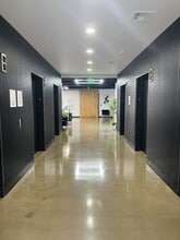 200 E Van Buren St, Phoenix, AZ à louer Hall d’entrée– Image 2 sur 5