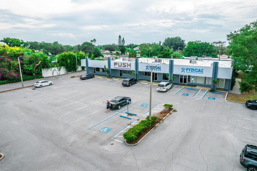 14280 Walsingham Rd, Largo, FL à louer - Photo de l’immeuble – Image 3 sur 15