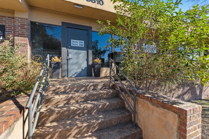 8810 Business Park Dr, Austin, TX à vendre - Photo de l’immeuble – Image 2 sur 31