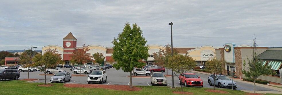 445 Benner Pike, State College, PA à louer - Photo principale – Image 1 sur 18