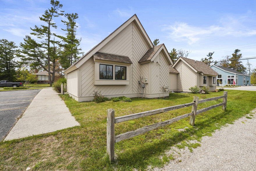 5955 S Oak St, Glen Arbor, MI à vendre - Photo de l’immeuble – Image 3 sur 41