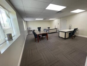 800 Oaklawn Ave, Cranston, RI à louer Photo intérieure– Image 2 sur 5