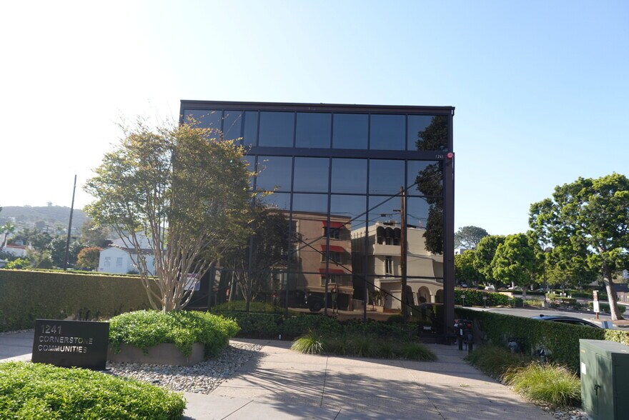 1241 Cave St, La Jolla, CA à louer - Photo de l’immeuble – Image 2 sur 3