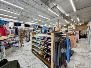 4392 NE Ocean Blvd, Jensen Beach, FL à louer Photo intérieure– Image 2 sur 6