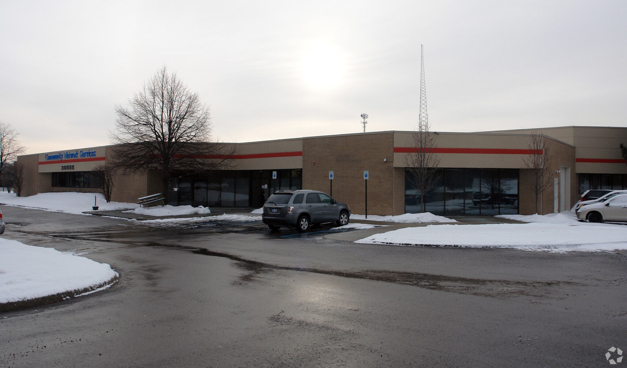 38855 Hills Tech Dr, Farmington Hills, MI à louer Photo de l’immeuble– Image 1 sur 11