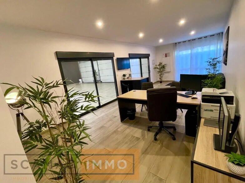 Local d'activités dans MONTEREAU FAUT YONNE à vendre - Photo de l’immeuble – Image 3 sur 10