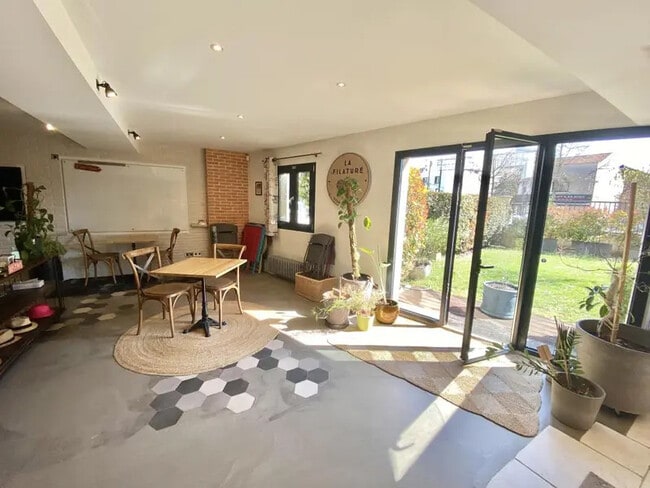 Plus de détails pour Avenue Du Général De Gaulle, Clamart - Bureau à vendre
