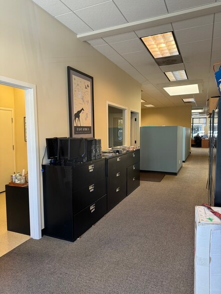 825 Santa Cruz Ave, Menlo Park, CA à louer - Photo intérieure – Image 3 sur 4