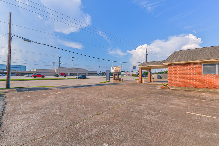 9608 Spencer Hwy, La Porte, TX à vendre - Photo de l’immeuble – Image 3 sur 5