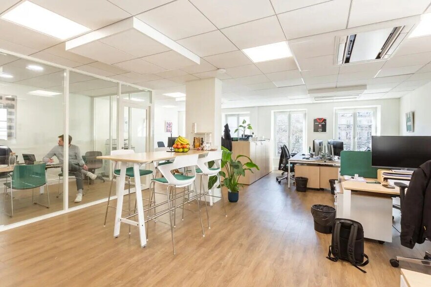 Bureau dans Paris à louer - Photo de l’immeuble – Image 2 sur 8