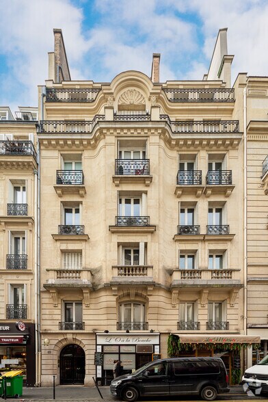 33 Rue De Ponthieu, Paris à louer - Photo principale – Image 1 sur 2