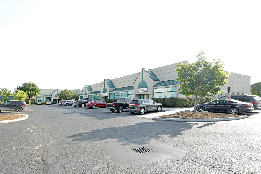 1936-1962 Star Batt Dr, Rochester Hills, MI à louer - Photo principale – Image 1 sur 9