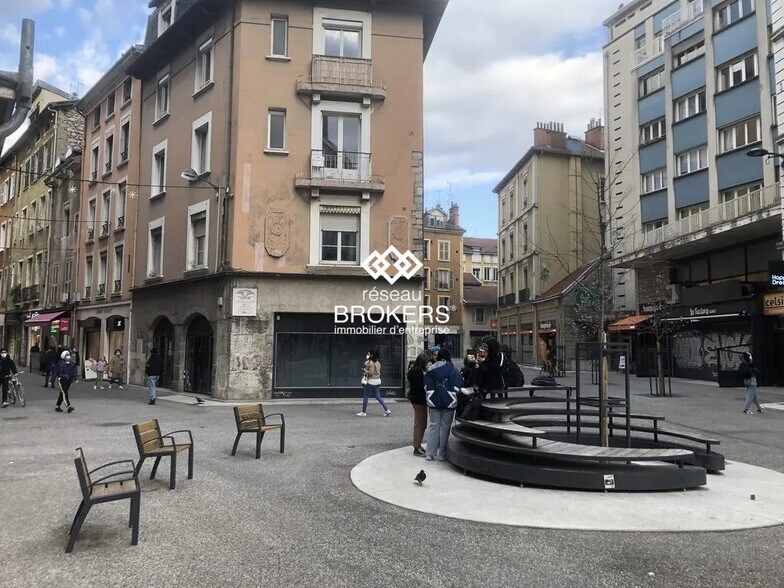Local commercial dans Grenoble à louer - Photo de l’immeuble – Image 3 sur 20