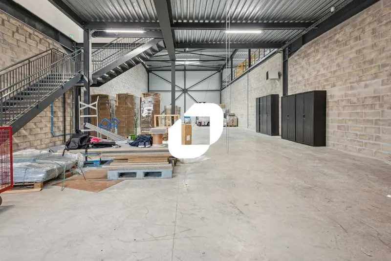 Local d’activités dans Montmagny à louer - Photo intérieure – Image 2 sur 13