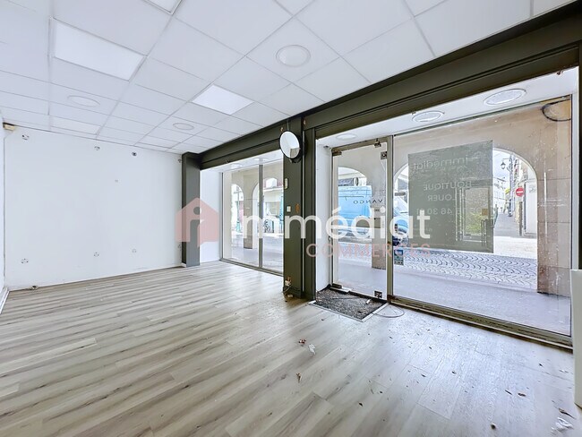 Plus de détails pour 12 Rue Du Château, Rueil-Malmaison - Local commercial à louer