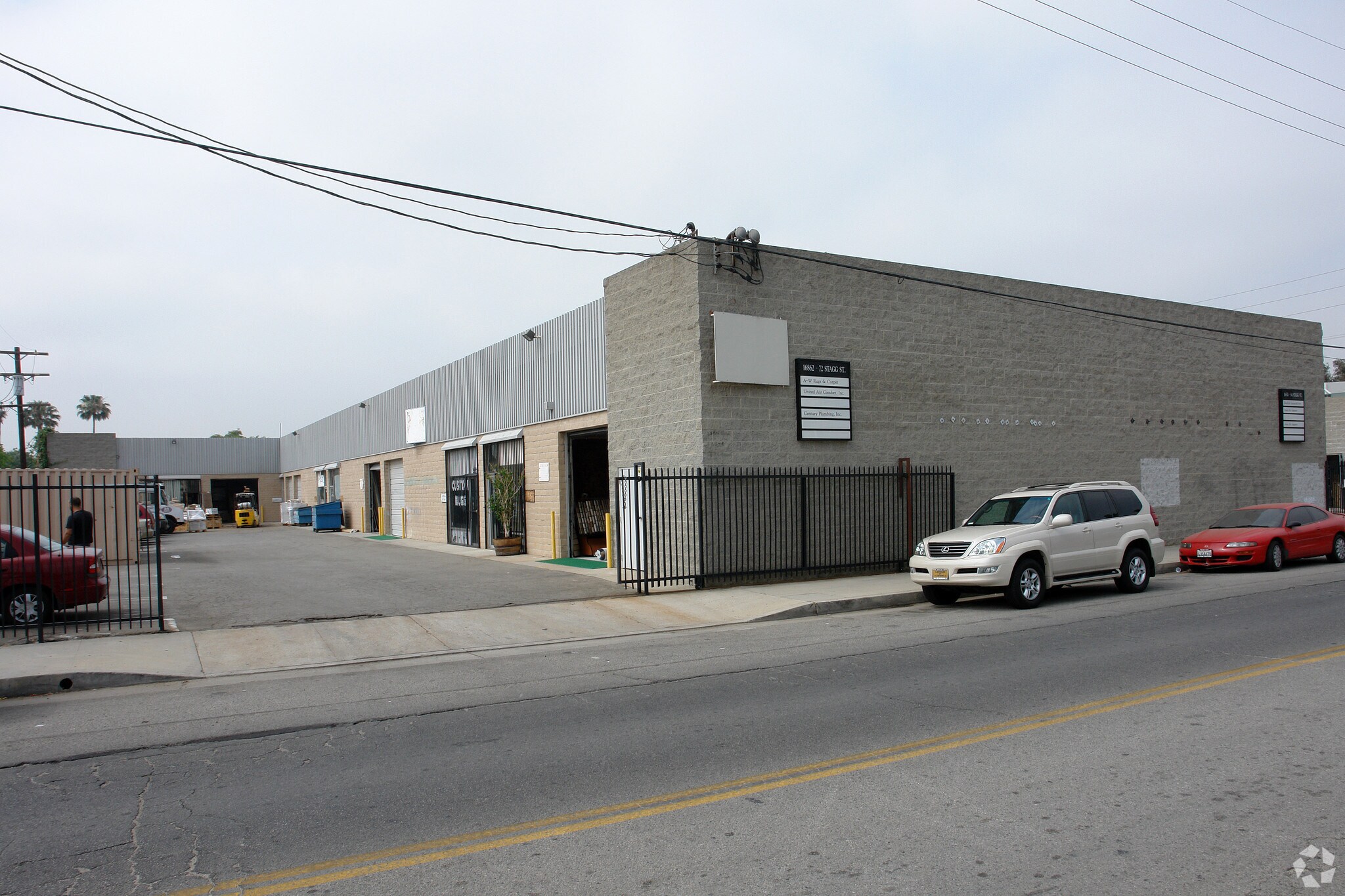 16860-16884 Stagg St, Van Nuys, CA à louer Photo principale– Image 1 sur 3