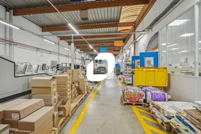 Bureau dans Colombes à louer - Photo de l’immeuble – Image 2 sur 17