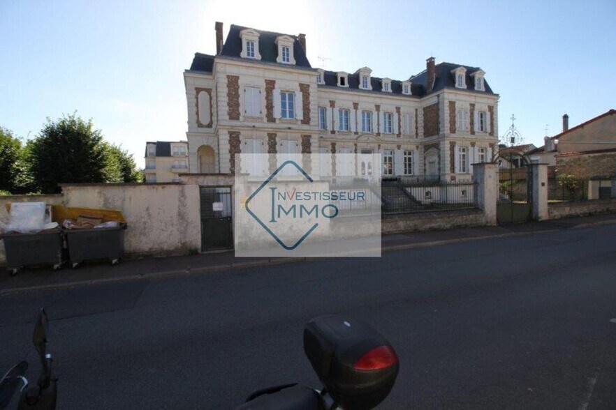 Bureau dans Corbeil-Essonnes à louer - Photo de l’immeuble – Image 2 sur 15