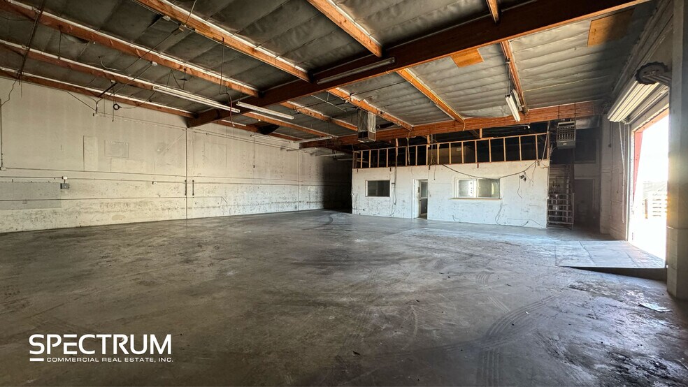 7730-7750 Gloria Ave, Van Nuys, CA à louer - Photo de l’immeuble – Image 3 sur 6