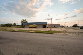 Plus de détails pour 901 Lewark St, Coffeyville, KS - Local commercial à vendre