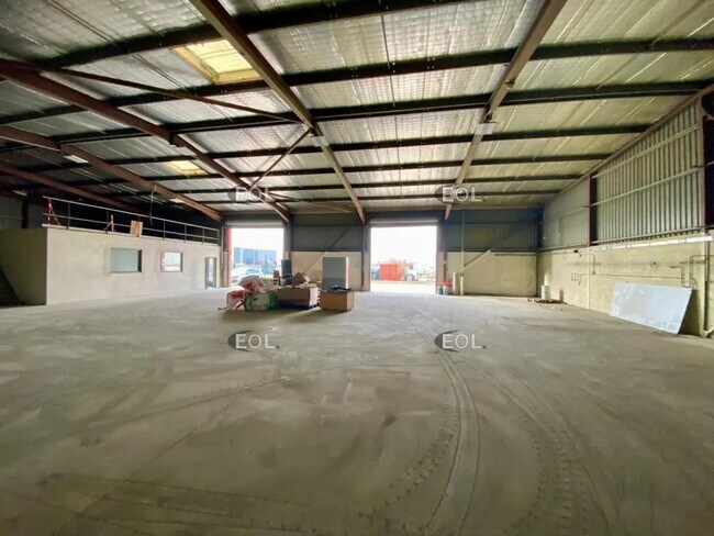 Plus de détails pour Local d'activités à louer