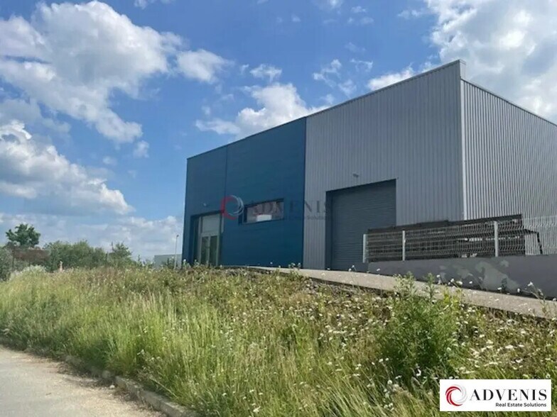 Local d’activités dans Tresses à louer - Photo de l’immeuble – Image 2 sur 3