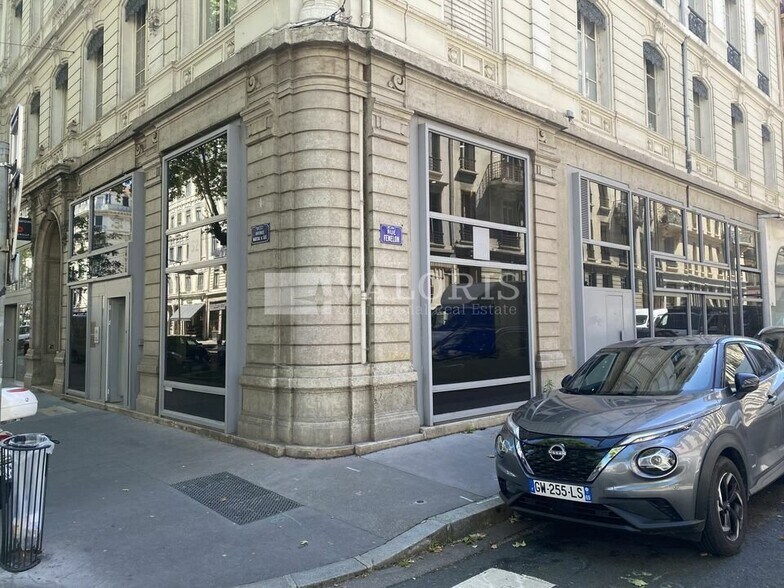 52 Avenue Maréchal De Saxe, Lyon à louer - Photo de l’immeuble – Image 2 sur 7